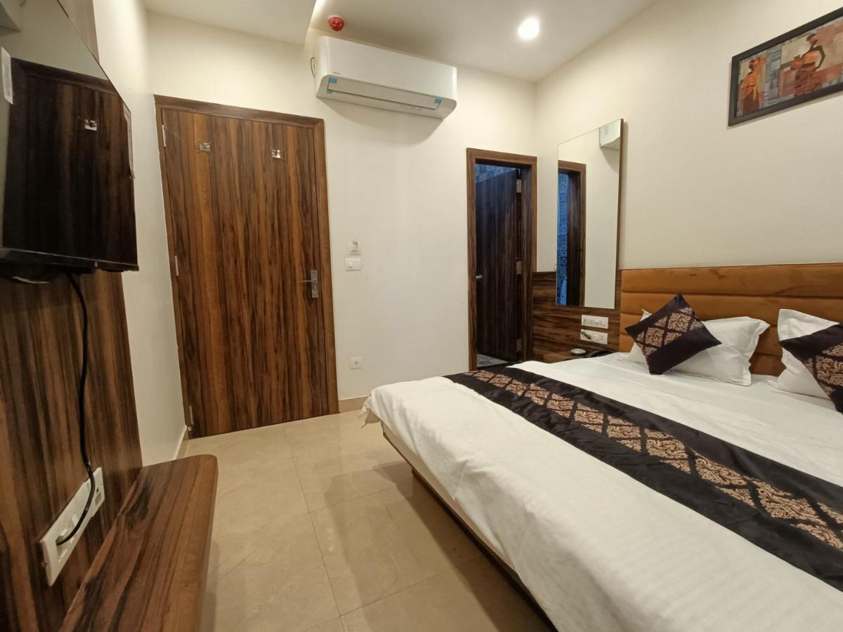 אודייפור Hotel Vrinda Inn מראה חיצוני תמונה