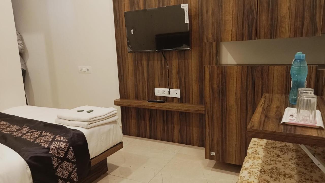 אודייפור Hotel Vrinda Inn מראה חיצוני תמונה