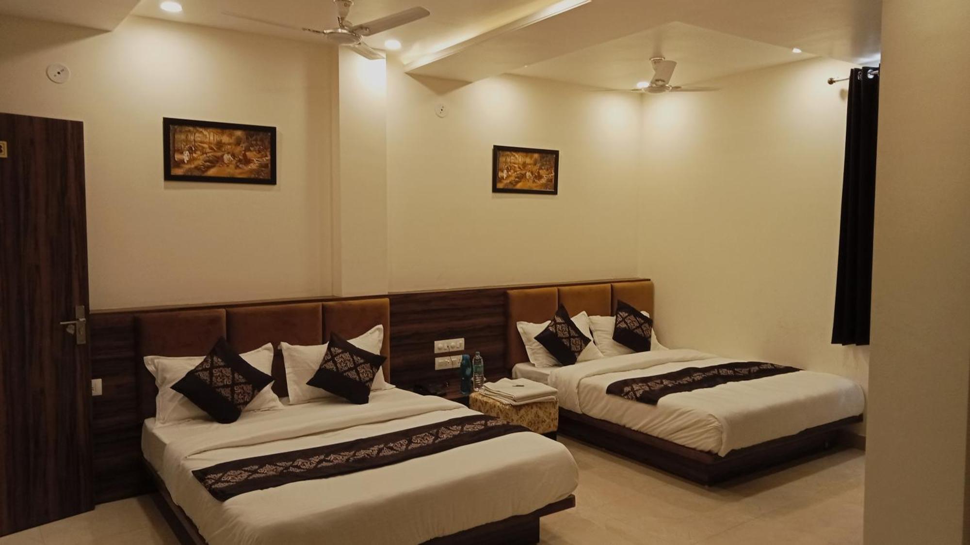 אודייפור Hotel Vrinda Inn מראה חיצוני תמונה